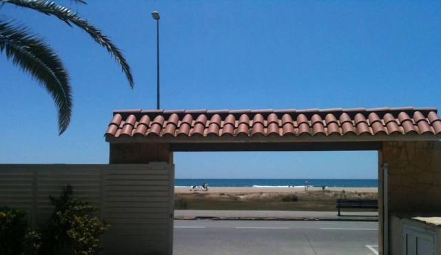 Castelldefels, Apartment on the beach and forget about the car :)