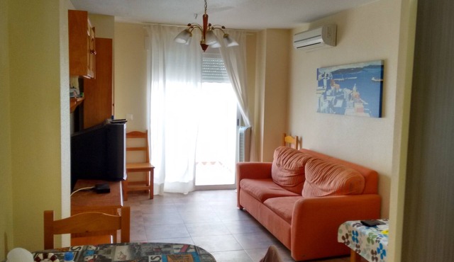 Central apartment, 300m from the beach, a/c, wifi