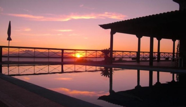 CERCADO DEL MEDIO, CHALET con PISCINA PRIVADA