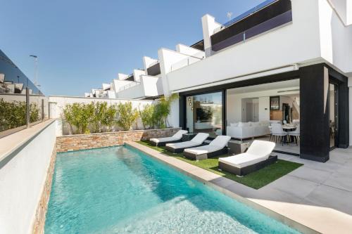 Chalet con Piscina en San Javier