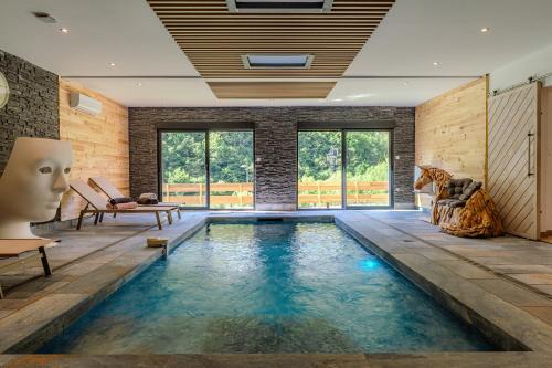 Chalet Prestige by Mahdi Piscine interieure privee Vue montagnes 12pers 300m2