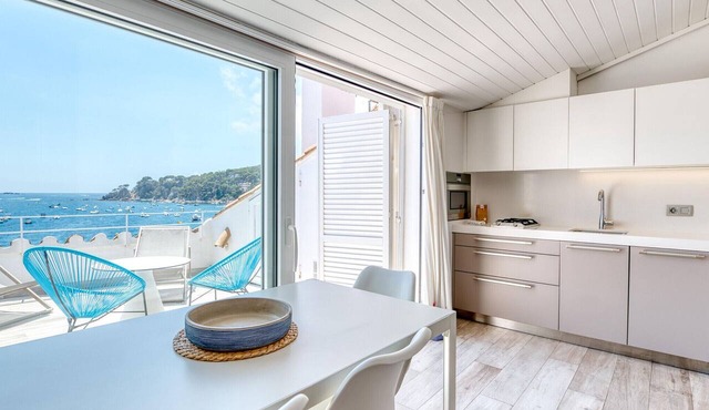 Charming beachfront apartment with sea views just 10 meters from the beach in Cala del Calau, Calella de Palafrugell