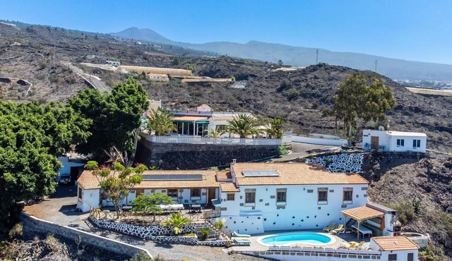 Charming Finca Las Dulces: Organic Farm Stay with Pool amp; Sea View in S