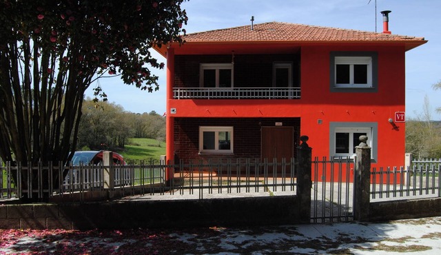 Charming Galician Country House 'As Neveiras' with Mountain Views, Private Garden & Wi-Fi
