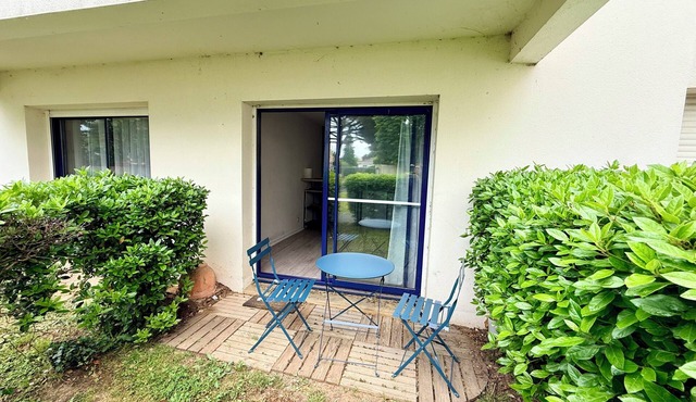 Charming studio with private garden in Aytré