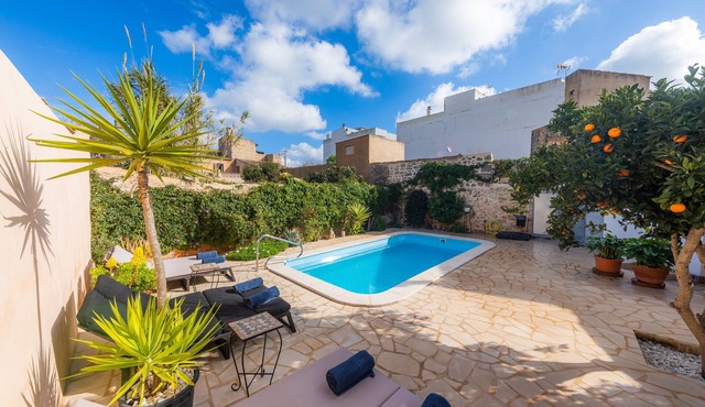 Charming town house with pool - Casa Can Tatau