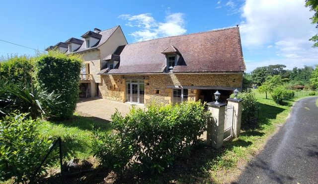 Charming villa with private pool between Lot and Dordogne rivers, calm & nature