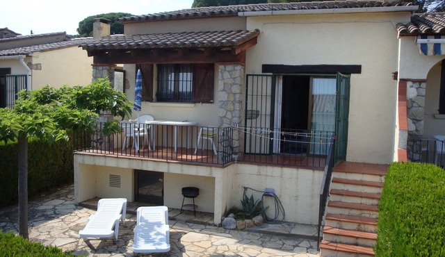 Children are welcome in this quiet house on a hill