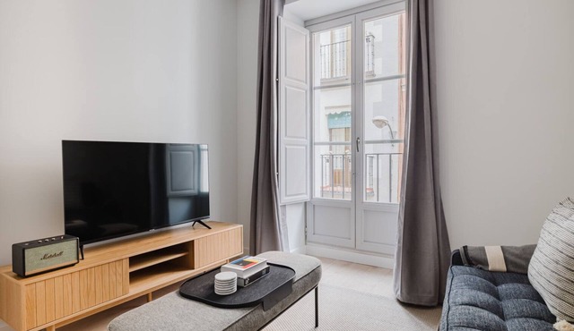 Classic Malasaña 2BR w/Elevator, nr Shopping, by Blueground