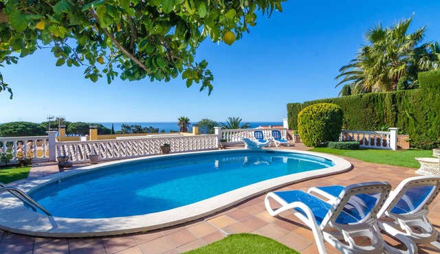 Club Villamar - Nice and cozy spanish style villa with a precious garden with lawn, private pool,.