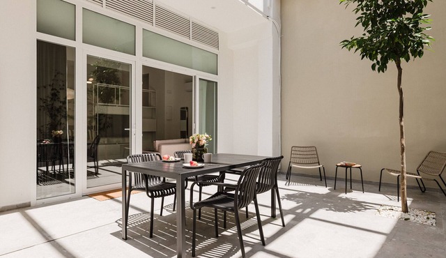 Comfort, design and a terrace facing the Turia Gardens in Valencia