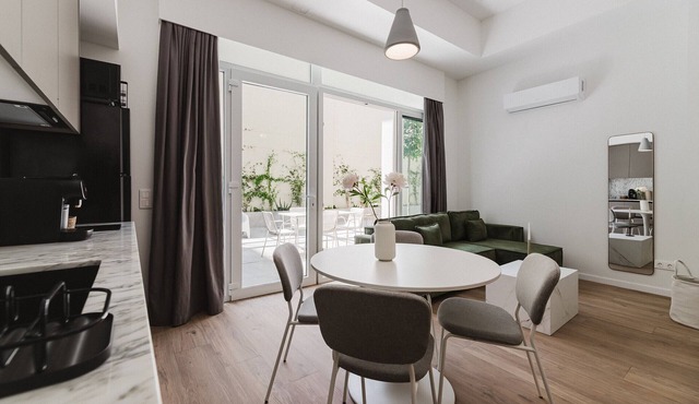 Comfort, design and a terrace facing the Turia Gardens in Valencia