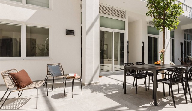 Comfort, design and a terrace facing the Turia Gardens in Valencia
