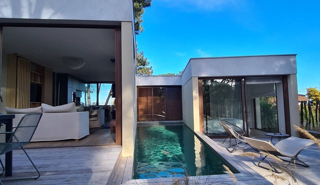 Contemporary architect-designed villa with pool and views of the Arcachon basin