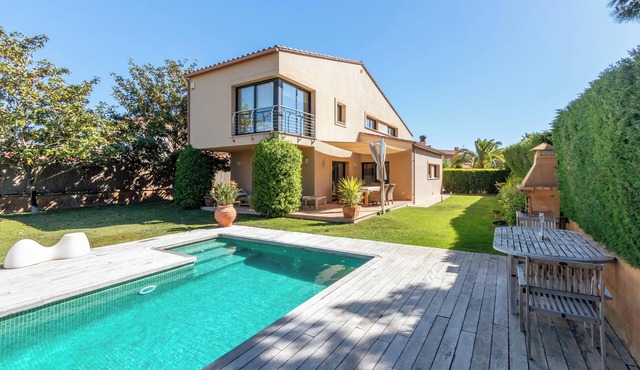 Costa Brava Relax: Gran Jardín y Piscina Privada