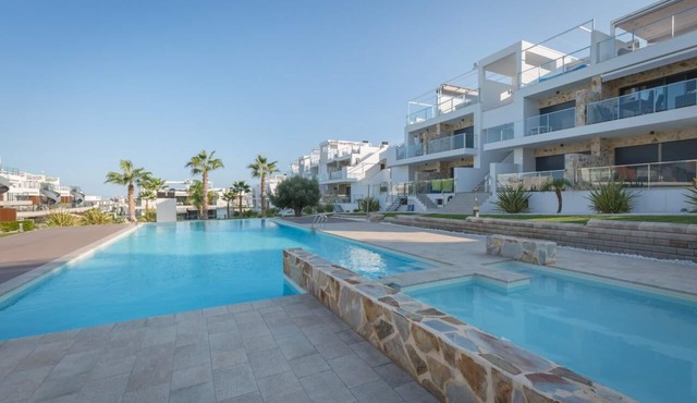 Cosy 3 Bedrooms Apartment in Punta Prima ♡ View the calendar