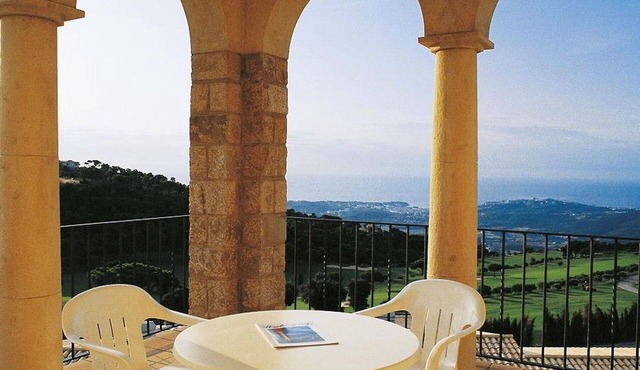 Cosy apartment for 4 people with WIFI, pool, TV and terrace