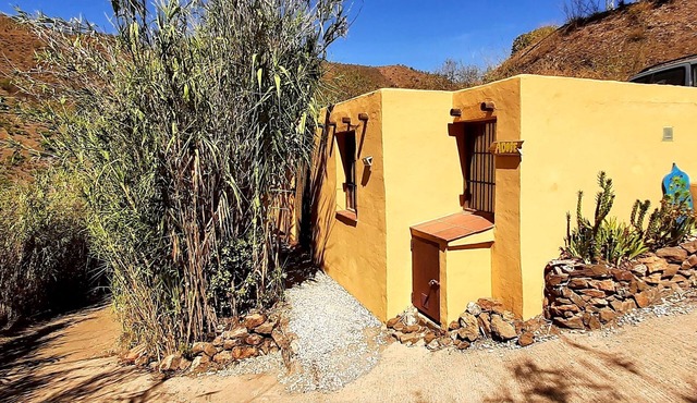 Cosy getaway retreat, yet not far from local amenities