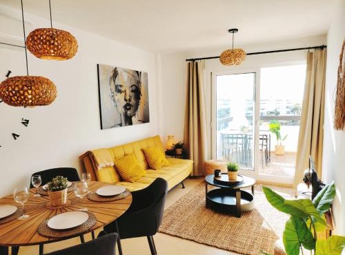 Cosy Top-Floor Sunny Apartment with Balcony, Stunning Golf Resort Views,Proximity to Swimming Pool and Kids Playground, Only 20min to the Beach