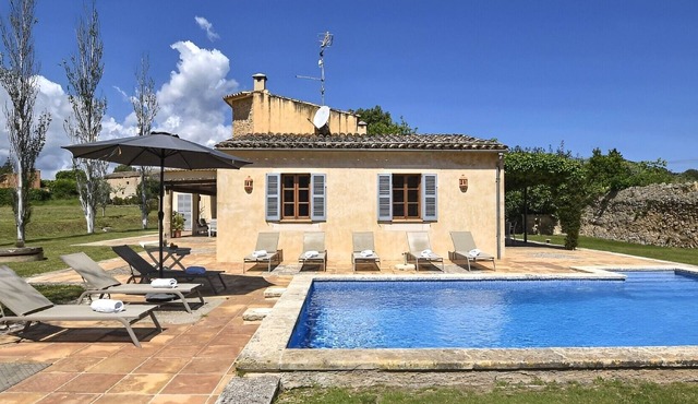 Country House 'Es Molí' with Private Pool, Terraces & Wi-Fi near the Sea and Beach