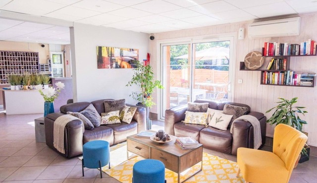 Cozy 2-bedroom air-conditioned apartment
