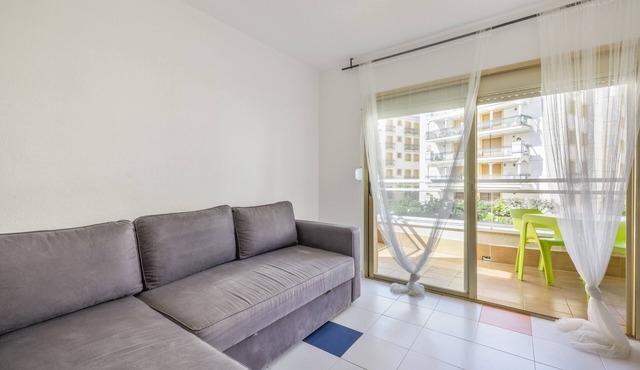 Cozy Apartment in Calafell with Terrace, Garage Included, and Pets Welcome