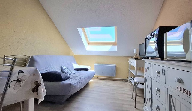 Cozy studio cabin for 4 in the heart of the resort