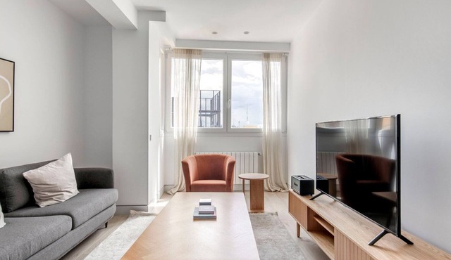 Divine Almagro 2BR w/Elevator, near Dining & Stores, by Blueground