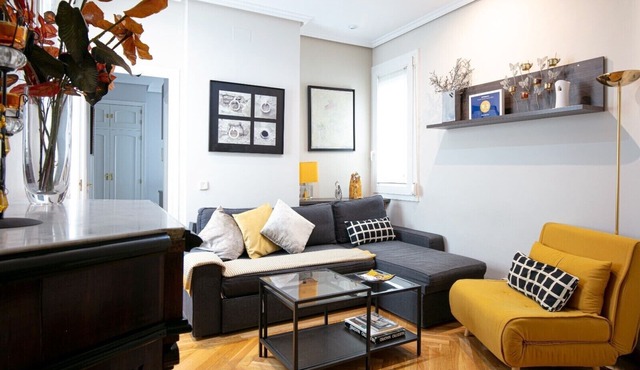 Elegant and bright golden mile apartment