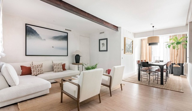 Elegant, newly renovated apartment in Chamberí