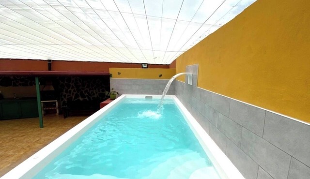 Entire cottage (wifi, pool and private barbecue)