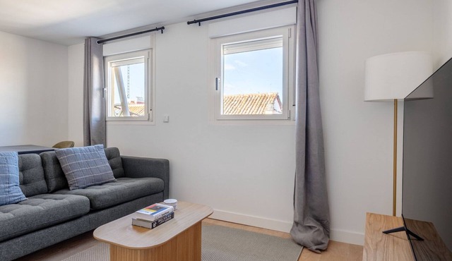 Excellent Malasaña 1BR w/Elevator, walk to Shops, by Blueground