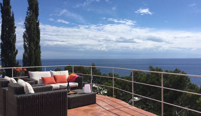 Exceptional sea views, private pool and coves on foot in Tamariu