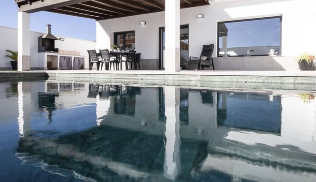 Exclusive home with pool, hydromassage and bbq