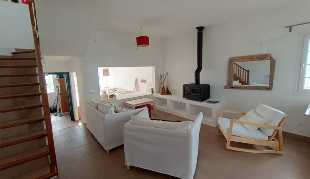 Fabulous 170 m² terraced house in the heart of Fornells, with pool and garden