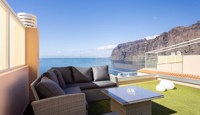 Fantastic Sunny Penthouse Apartment