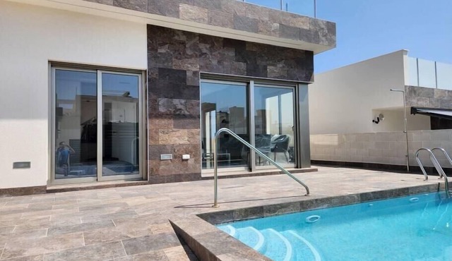 Fee4Me Villa, Pool, Roofterrace and Relax