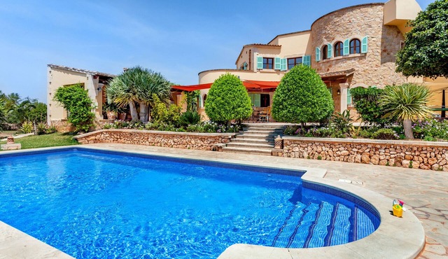 Finca Ses Mires 5-bedroom holiday house with pool, sea views and walking distance to the beach in Santanyí