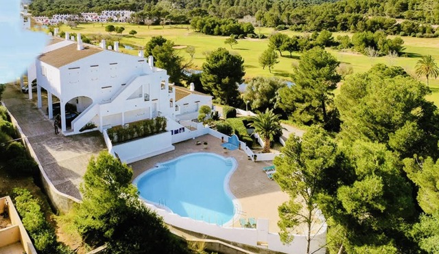 FLAT Surrounded by nature, with pool , and beach
