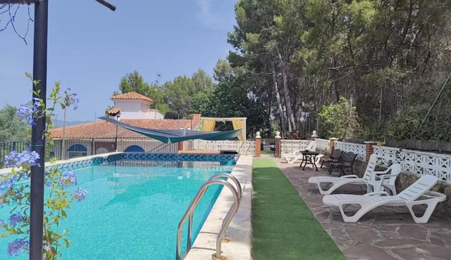 Forest Retreat Naturally Cool, privacy Units A and B with 80M2 square super Pool,Mountain top Hiking trail