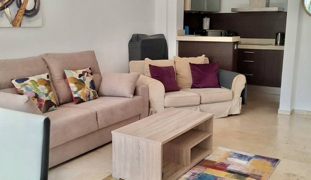 Garden Apt Benamara - modern 1 bed apt with garden, huge pool, family area, wifi