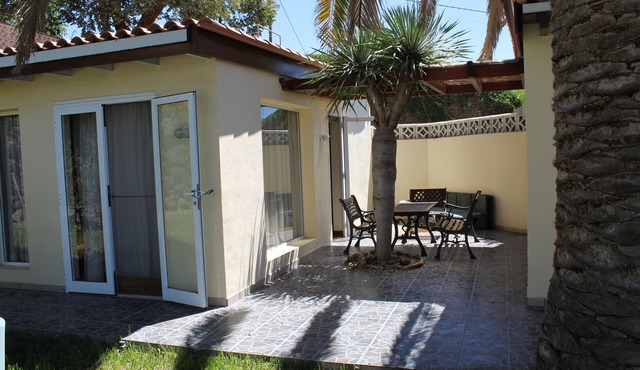 Garden studio with pool and sea view