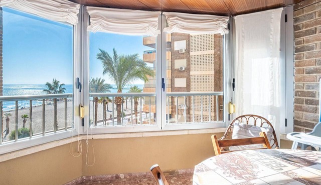 Gorgeous apartment in El Campello with WiFi