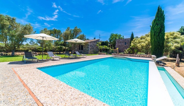 Gorgeous home in Ariany with private swimming pool, can be inside or outside