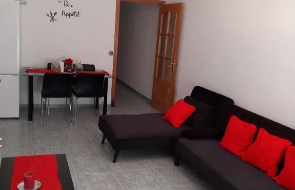 habitación pequeña en piso compartido con 2 adultos