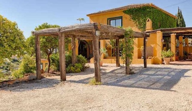 Hanami Withering Heights: Superbe Maison Rurale avec Piscine Privée à Estepona, Costa del Sol