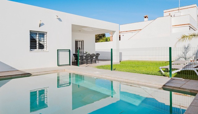 Holiday Home "Villa Conilsur 2" Near the Beach with Pool