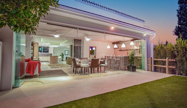 Holiday Home 'Casa Eucalyptus Family Home' with Sea View, Wi-Fi and Air Conditioning