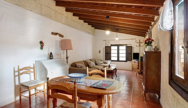 Holiday Home "El Drago" with Mountain Views, Pool and Wi-Fi