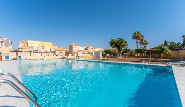 Holiday Home 'Tu Rincón Acogedor' with Shared Pool, Wi-Fi and Air Conditioning